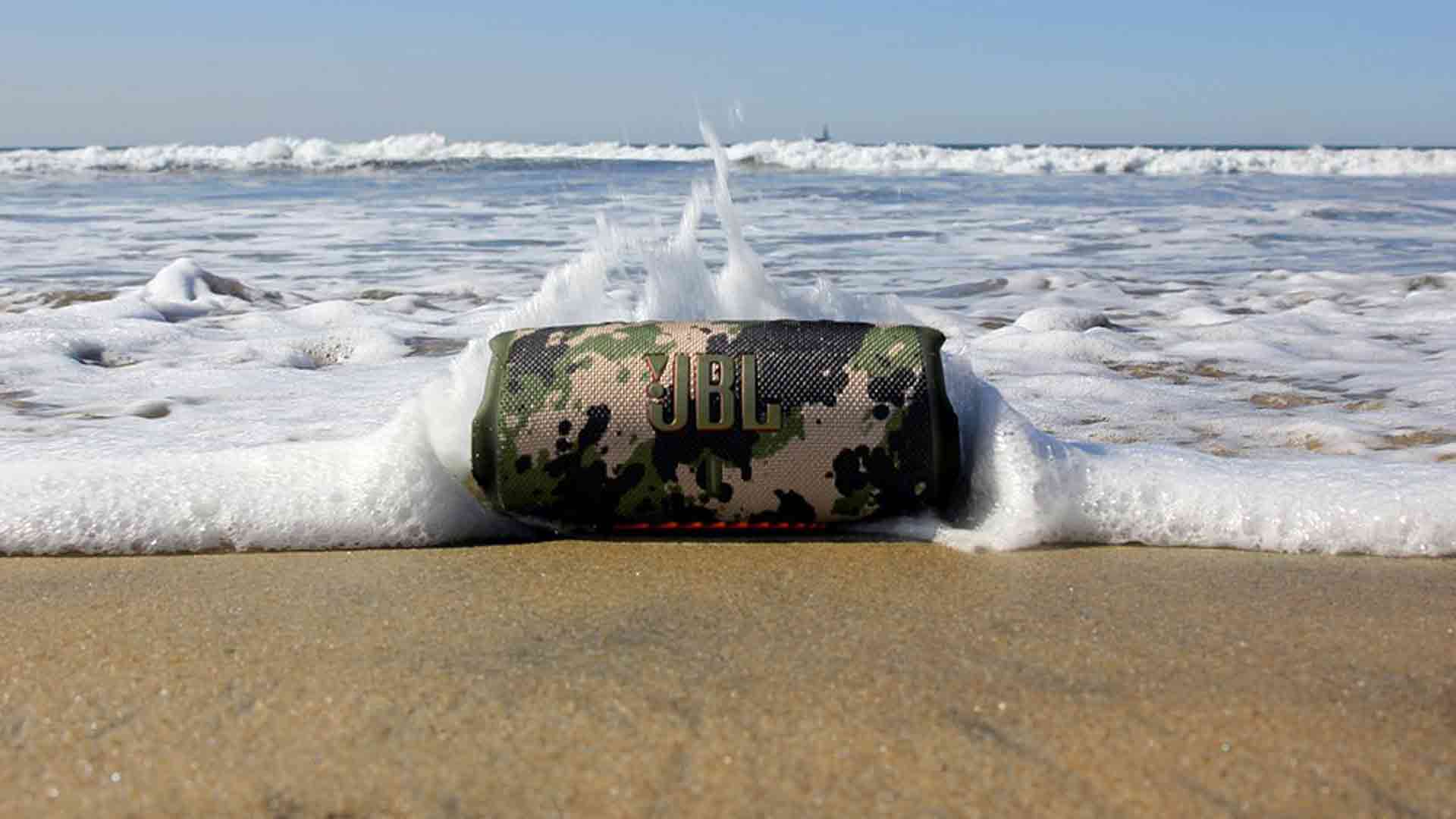 مقایسه اسپیکر JBL Charge 5 با JBL Flip 7